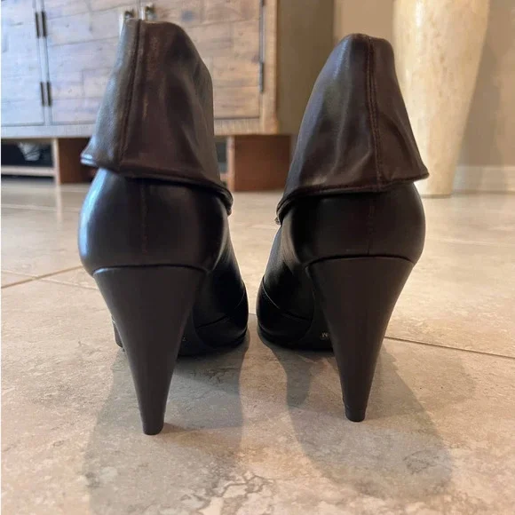 Gianni Bini Desiree cuffed button brown leather ankle boot - 7.5 M - Picture 5 of 6